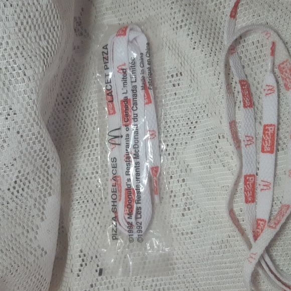 Pizza Shoelaces 1992 McDonald's Restaurants of Canada Limited - Picture 2 of 4